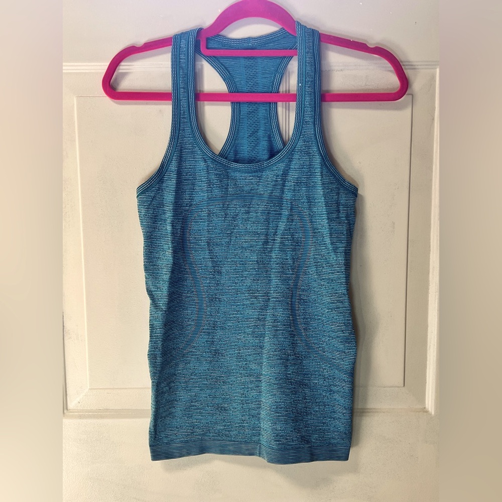 Lululemon Swiftly Tech Racerback
Size 6
Blue